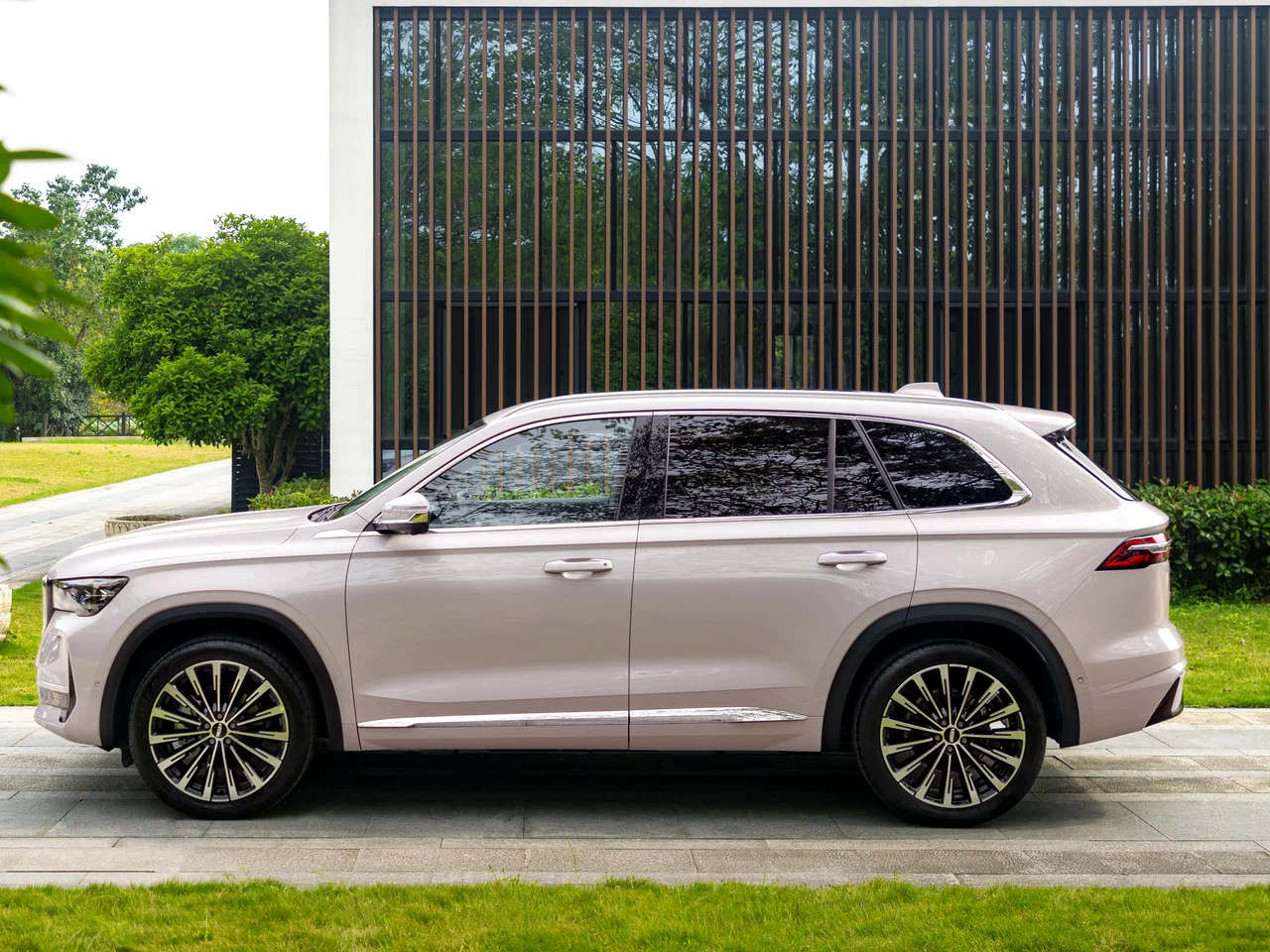 Geely Monjaro I Рест